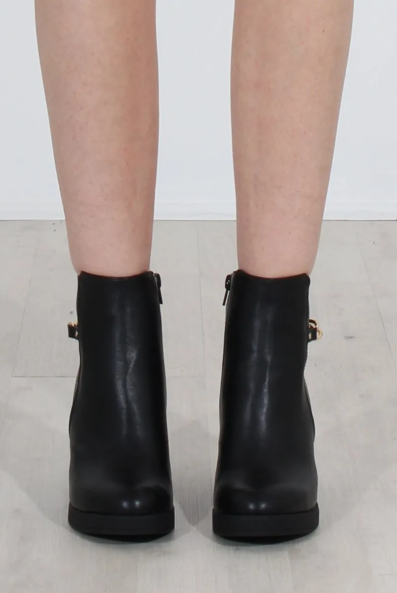 Alma Black Platform boots