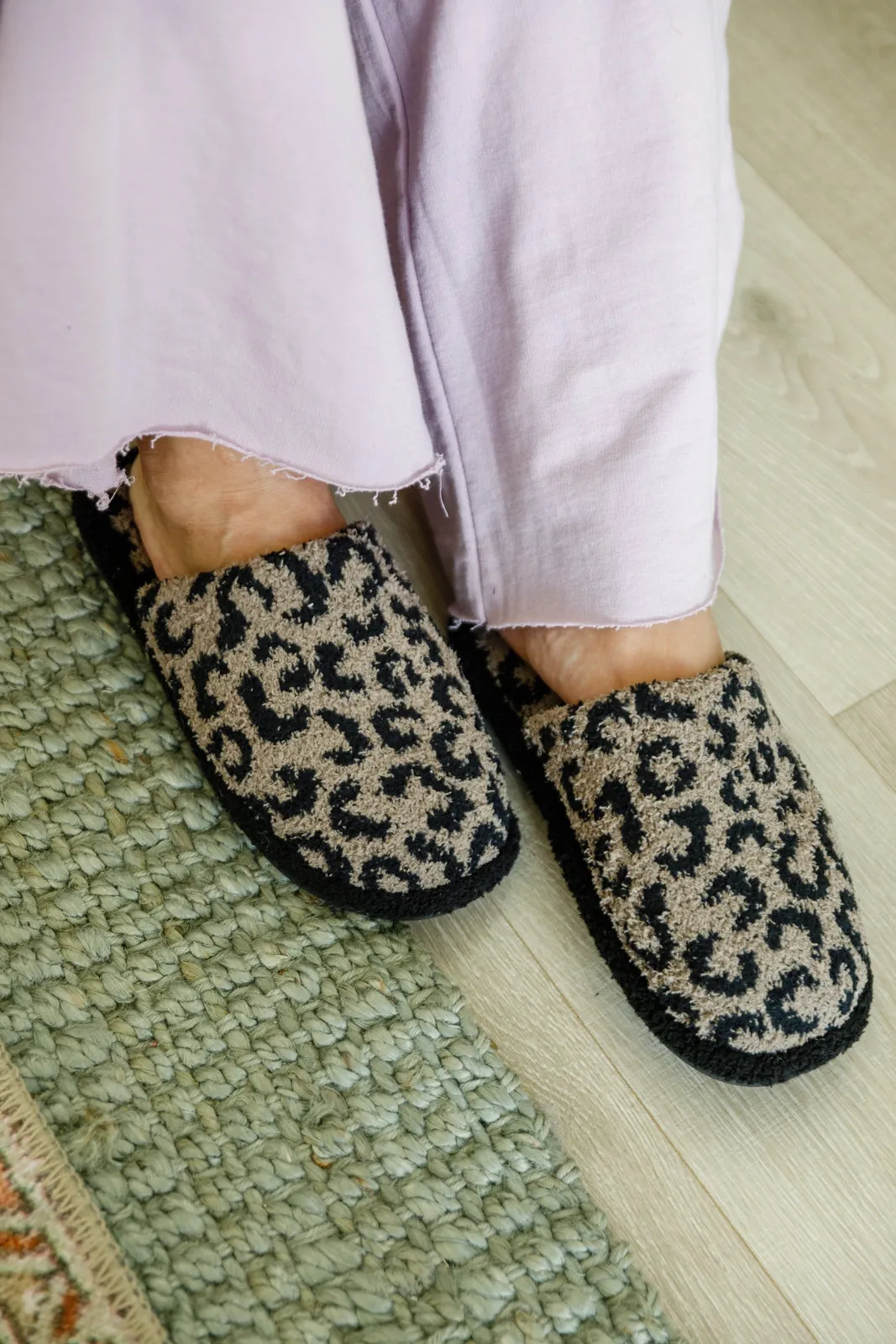 Fuzziest Feet Animal Print Slippers In Mocha